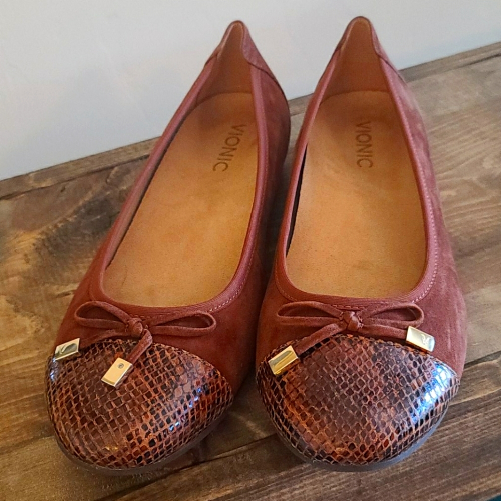 Vionic flat ballet slipper type shoe